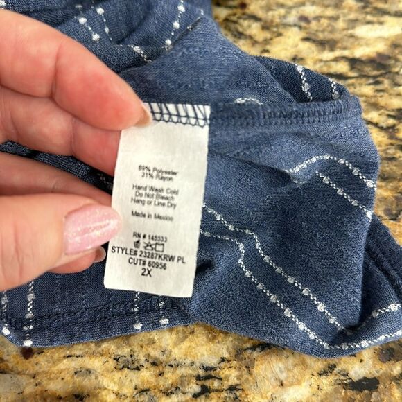 W5 Denim Blue Dot Stripe Short Sleeve Tie Front Top Size 2X - Picture 5 of 7